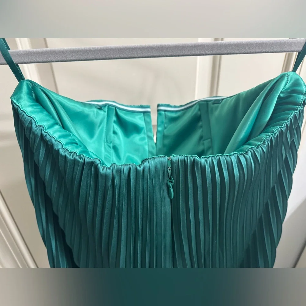 Vici Emerald Green Strapless Pleated Maxi Dress - Picture 9 of 11